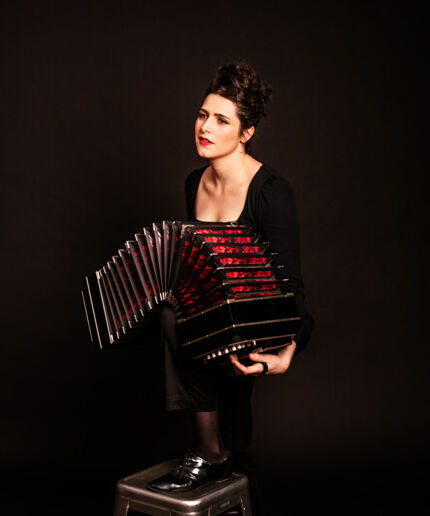 Louise Jallu, artiste produit par JMP