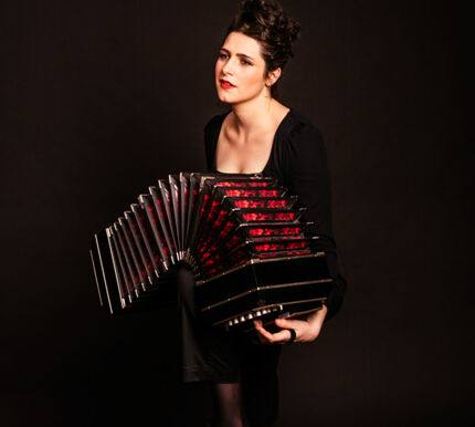 Louise Jallu, artiste produit par JMP